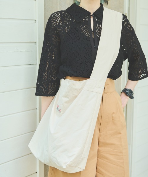 Crisp（クリスプ）の「ナイロンショルダーバッグ（ショルダーバッグ・レディース・ブラック/アイボリー/ブラウン・FREE）」の21枚目の写真