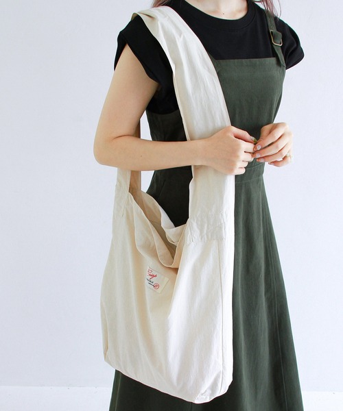 Crisp（クリスプ）の「ナイロンショルダーバッグ（ショルダーバッグ・レディース・ブラック/アイボリー/ブラウン・FREE）」の17枚目の写真