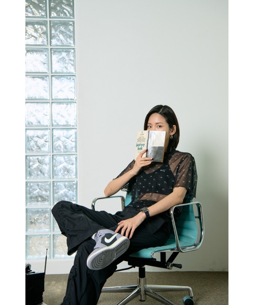 NIKE（ナイキ）の「ナイキ エア ウィメンズ プリント メッシュ ショートスリーブ クロップ トップ / Nike Air Women's Printed Mesh Short-Sleeve Crop Top（Tシャツ/カットソー・レディース・ブラック/ゴールド・XL/S/L/XS/2XL/M）」の15枚目の写真
