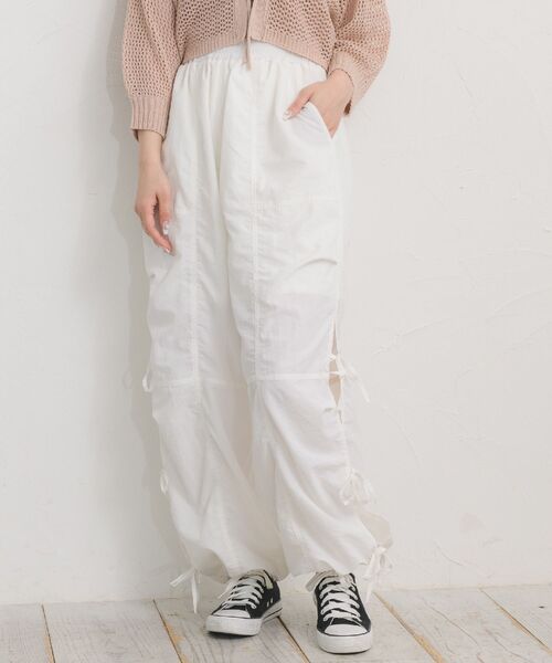 ems excite（エムズエキサイト）の「サイドリボンナイロンPT（その他パンツ・レディース・ブラック/ナチュラル/ピンク/ライトブルー/ベージュ・FREE）」の4枚目の写真