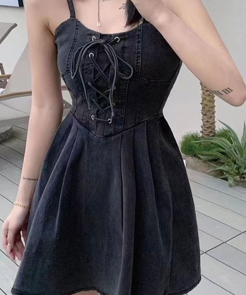 SPIGA(スピーガ)の「レースアップ切替デニムキャミワンピース(ワンピース・レディース・ブラック/ブルー・FREE)」の3枚目の写真