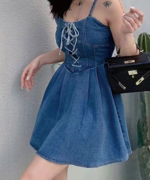 SPIGA(スピーガ)の「レースアップ切替デニムキャミワンピース(ワンピース・レディース・ブラック/ブルー・FREE)」の4枚目の写真