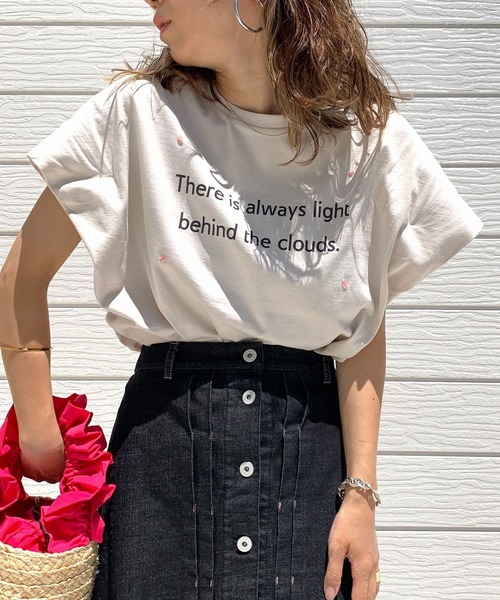 Q（キュー）の「ロゴリラックスT（Tシャツ/カットソー・レディース・ダークカーキ/ベージュ/ブラック・MEDIUM）」の3枚目の写真