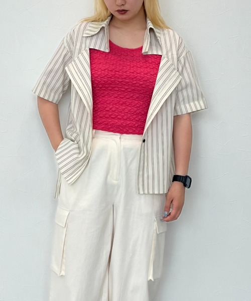 FOREVER 21（フォーエバー トゥエンティーワン）の「ストライプ/無地 カットアウトシャツ（シャツ/ブラウス・レディース・ホワイト/パープル系その他4/グレー系その他7・FREE）」の2枚目の写真