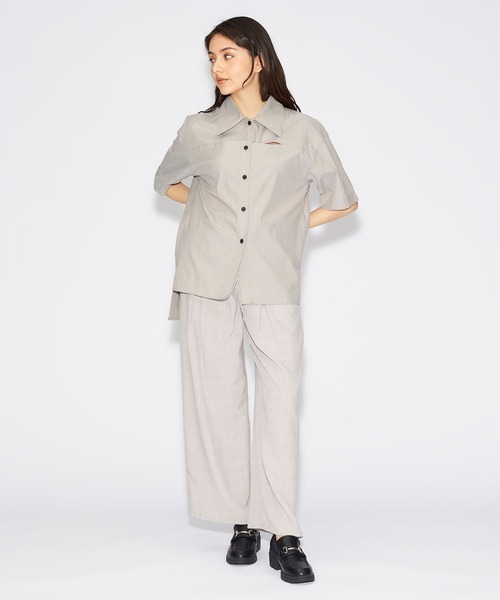 FOREVER 21（フォーエバー トゥエンティーワン）の「ストライプ/無地 カットアウトシャツ（シャツ/ブラウス・レディース・ホワイト/パープル系その他4/グレー系その他7・FREE）」の6枚目の写真