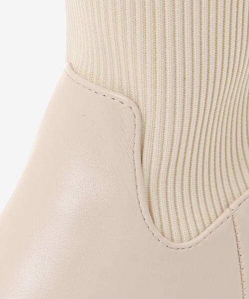 MAJESTIC LEGON(マジェスティックレゴン)の「リブニットソックスブーツ(ブーツ・レディース・アイボリー/ブラック・MEDIUM/LARGE)」の17枚目の写真