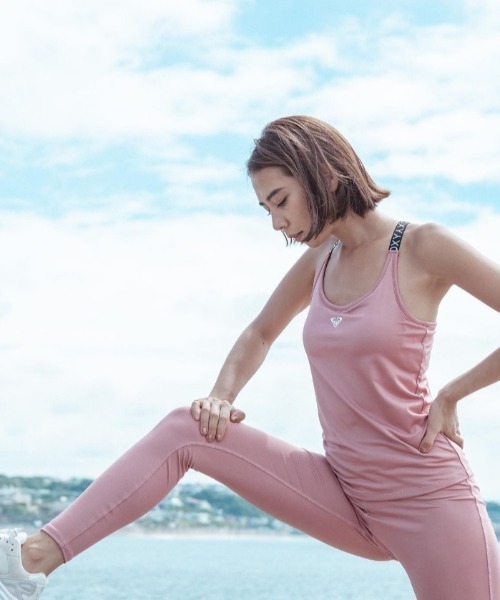 ROXY（ロキシー）の「MY 1ST ROXY TANK/ロキシーUVカット付きドライワンポイントブランドロゴキャミタンクトップ（タンクトップ・レディース・ブラック/ピンク/グリーン/チャコールグレー・LARGE/MEDIUM/SMALL）」の14枚目の写真