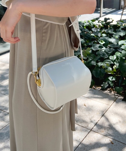 Olu.（オルドット）の「ミニスクエアバッグ（ショルダーバッグ・レディース・ブラック/キャメル/ホワイト・FREE）」の2枚目の写真