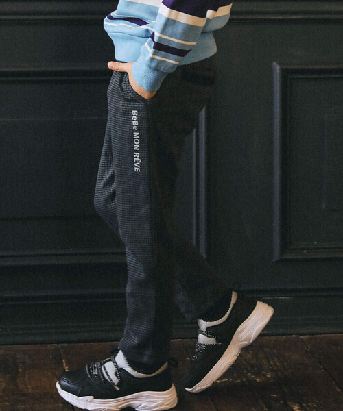 BeBe（ベベ）の「千鳥ジャガードロゴプリントパンツ(80~150cm)（その他パンツ・キッズ・グレー系その他・120cm/100cm/110cm/140cm/130cm/150cm/90cm/80ｃｍ）」の4枚目の写真