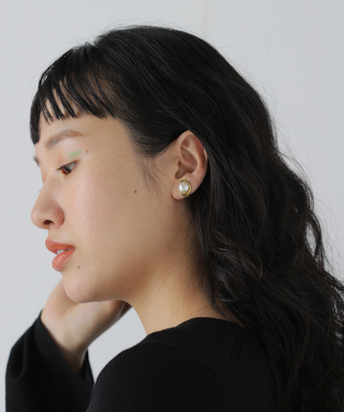 La TOTALITE（ラトータリテ）の「【CALINE PARIS/カリーヌ パリ】パールイヤリング（イヤリング・レディース・ゴールド・FREE）」の7枚目の写真