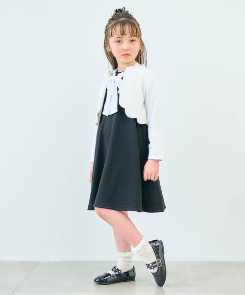 apres les cours（アプレレクール）の「お花モチーフストラップシューズ（パンプス・キッズ・オフホワイト/ブラック・18/19/16/14/15 /20/17）」の3枚目の写真