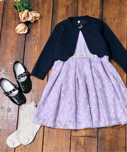 apres les cours（アプレレクール）の「お花モチーフストラップシューズ（パンプス・キッズ・オフホワイト/ブラック・18/19/16/14/15 /20/17）」の6枚目の写真