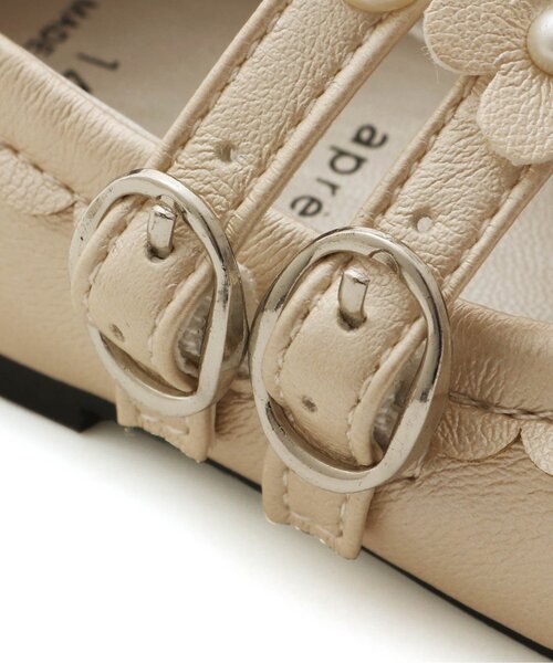 apres les cours（アプレレクール）の「お花モチーフストラップシューズ（パンプス・キッズ・オフホワイト/ブラック・18/19/16/14/15 /20/17）」の12枚目の写真