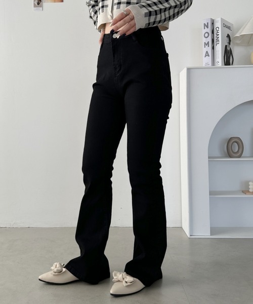 CLEA(クレア)の「ストレッチフレアデニムパンツ(デニムパンツ・レディース・ブラック/ブルー・L/M)」の6枚目の写真