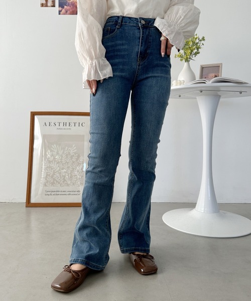 CLEA(クレア)の「ストレッチフレアデニムパンツ(デニムパンツ・レディース・ブラック/ブルー・L/M)」の13枚目の写真