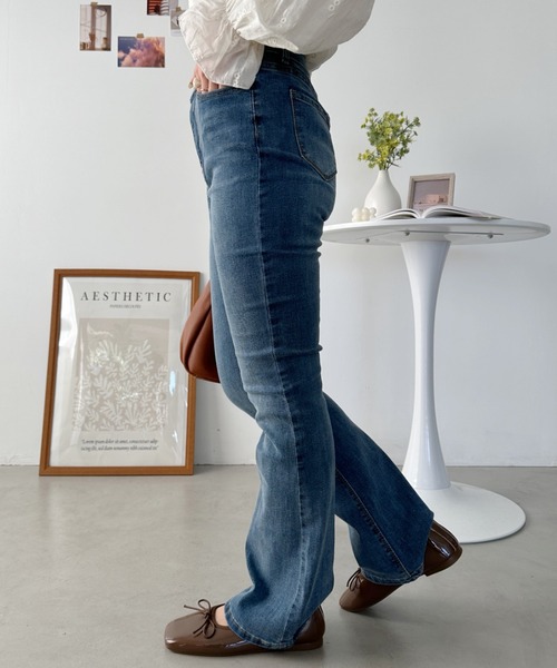 CLEA(クレア)の「ストレッチフレアデニムパンツ(デニムパンツ・レディース・ブラック/ブルー・L/M)」の19枚目の写真