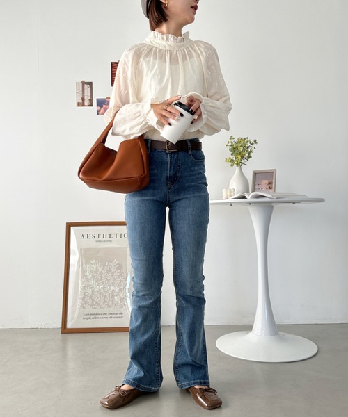 CLEA(クレア)の「ストレッチフレアデニムパンツ(デニムパンツ・レディース・ブラック/ブルー・L/M)」の17枚目の写真