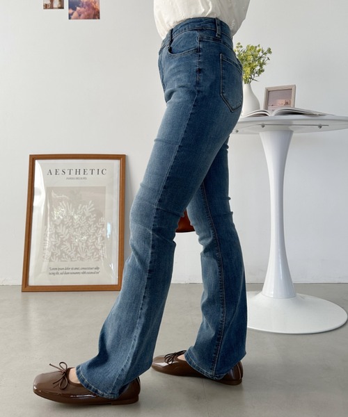 CLEA(クレア)の「ストレッチフレアデニムパンツ(デニムパンツ・レディース・ブラック/ブルー・L/M)」の15枚目の写真