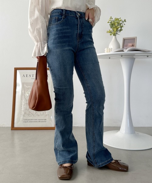 CLEA(クレア)の「ストレッチフレアデニムパンツ(デニムパンツ・レディース・ブラック/ブルー・L/M)」の16枚目の写真