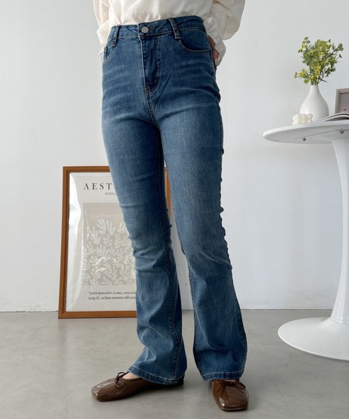 CLEA(クレア)の「ストレッチフレアデニムパンツ(デニムパンツ・レディース・ブラック/ブルー・L/M)」の18枚目の写真