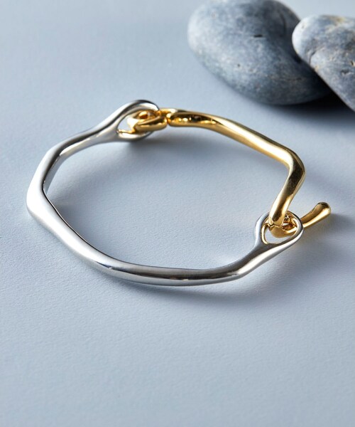 tk.TAKEO KIKUCHI（ティーケータケオキクチ）の「◆フックバングル（ブレスレット・メンズ・シルバー/シルバー系4/シルバー系6/シルバー系5・01/02）」の2枚目の写真