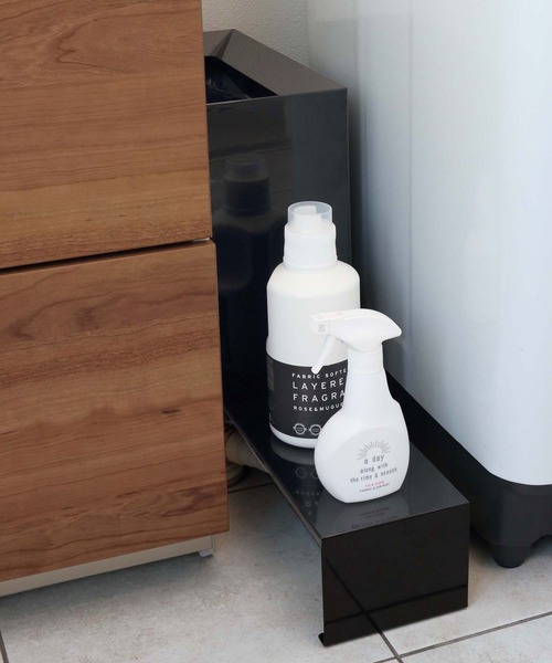 tower（タワー）の「tower(タワー) 伸縮洗濯機排水口上ラック（ランドリーグッズ・レディース・ブラック/ホワイト・F）」の7枚目の写真