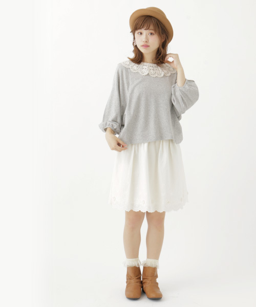 earth music&ecology(アースミュージックアンドエコロジー)の「立体フラワー刺繍ギャザースカート(スカート・レディース・ネイビー/アイボリー・FREE)」の12枚目の写真