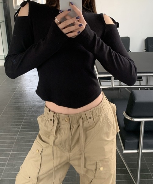LYEON(リヨン)の「カットアウトショルダーテレコトップス/コンパクトロンT(Tシャツ/カットソー・レディース・オフホワイト/ブラック・FREE)」の17枚目の写真