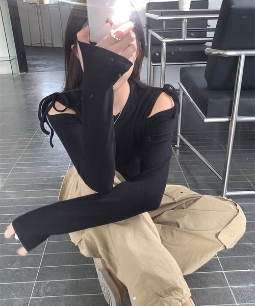 LYEON(リヨン)の「カットアウトショルダーテレコトップス/コンパクトロンT(Tシャツ/カットソー・レディース・オフホワイト/ブラック・FREE)」の10枚目の写真