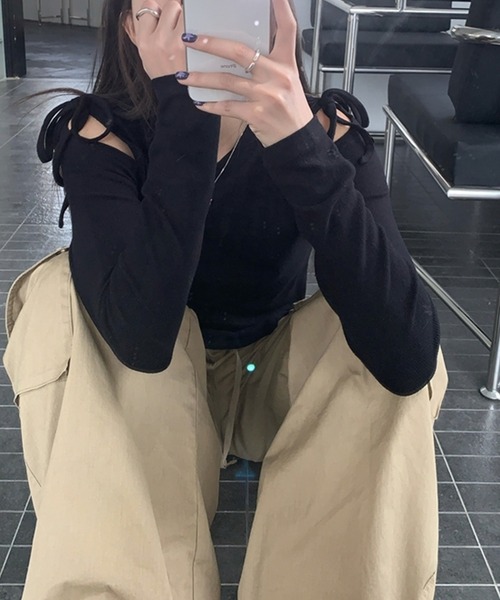 LYEON(リヨン)の「カットアウトショルダーテレコトップス/コンパクトロンT(Tシャツ/カットソー・レディース・オフホワイト/ブラック・FREE)」の9枚目の写真