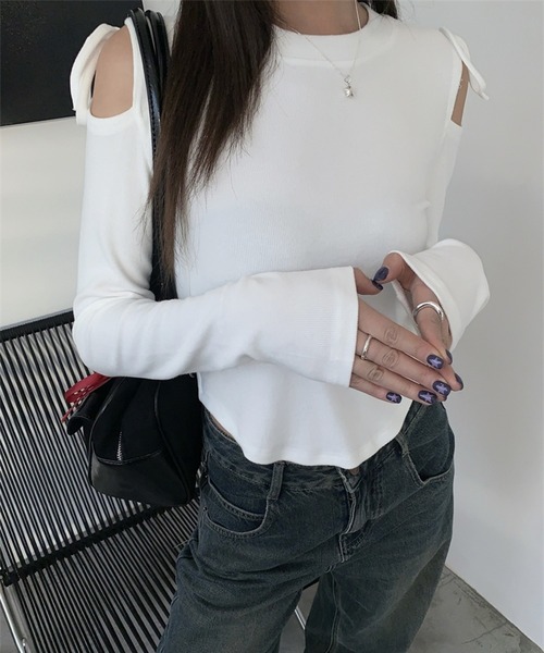 LYEON(リヨン)の「カットアウトショルダーテレコトップス/コンパクトロンT(Tシャツ/カットソー・レディース・オフホワイト/ブラック・FREE)」の6枚目の写真