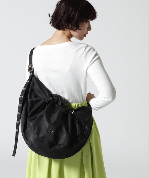 YIE YIE(イエイエ)の「YIE YIE/イエイエ/SUPER SASHA BAG(ショルダーバッグ・レディース・ブラック・FREE)」の2枚目の写真