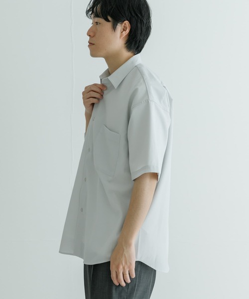 URBAN RESEARCH(アーバンリサーチ)の「『UR TECH DRYLUXE』DRY LUXE SHORT SLEEVE SHIRTS(シャツ/ブラウス・メンズ・オフホワイト/チャコールグレー/ネイビー・SMALL/MEDIUM/LARGE)」の4枚目の写真