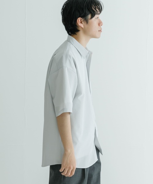 URBAN RESEARCH(アーバンリサーチ)の「『UR TECH DRYLUXE』DRY LUXE SHORT SLEEVE SHIRTS(シャツ/ブラウス・メンズ・オフホワイト/チャコールグレー/ネイビー・SMALL/MEDIUM/LARGE)」の5枚目の写真