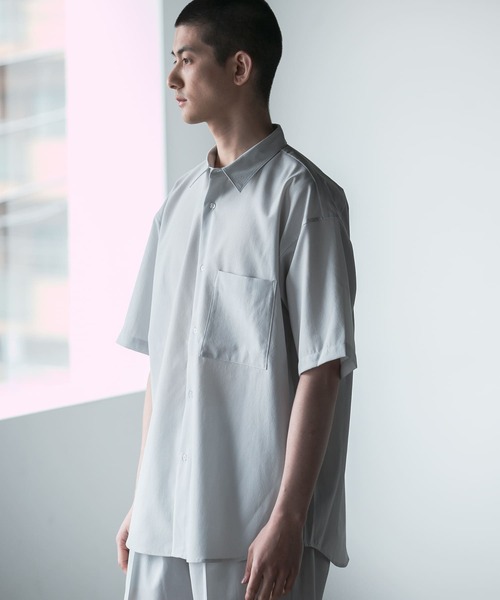 URBAN RESEARCH(アーバンリサーチ)の「『UR TECH DRYLUXE』DRY LUXE SHORT SLEEVE SHIRTS(シャツ/ブラウス・メンズ・オフホワイト/チャコールグレー/ネイビー・SMALL/MEDIUM/LARGE)」の11枚目の写真