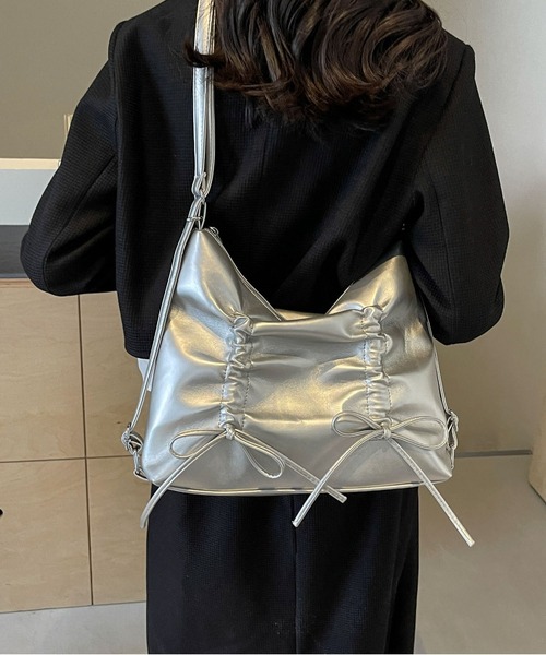 LA VORAGINE(ラ ヴォラジネ)の「紐リボン 3wayバックパック/ショルダーバッグ(ショルダーバッグ・レディース・ピンク/シルバー/ブラック/アイボリー・FREE)」の4枚目の写真