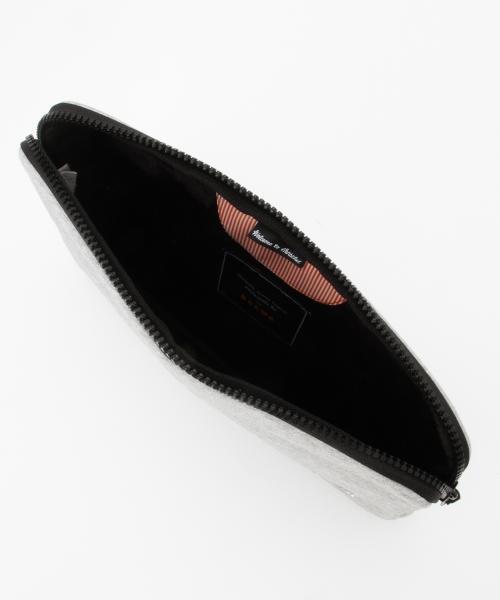 BEAMS（ビームス）の「Herschel×BEAMS / 別注 ANCHORS （クラッチバッグ・メンズ・グレー/ブラック/ネイビー・ONE SIZE）」の8枚目の写真