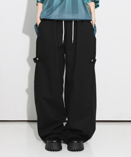 FOLLOWIN（フォロウィン）の「[UNISEX][カタチ綺麗！！]サイドスナップダブルアジャストバルーンワイドパンツ（カーゴパンツ・レディース・ホワイト/ブラック・FREE）」の6枚目の写真