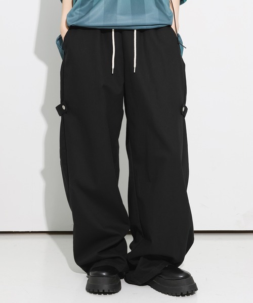 FOLLOWIN（フォロウィン）の「[UNISEX][カタチ綺麗！！]サイドスナップダブルアジャストバルーンワイドパンツ（カーゴパンツ・レディース・ホワイト/ブラック・FREE）」の5枚目の写真