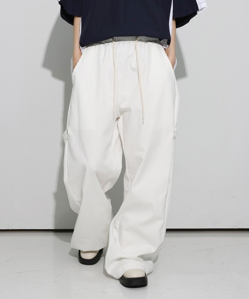 FOLLOWIN（フォロウィン）の「[UNISEX][カタチ綺麗！！]サイドスナップダブルアジャストバルーンワイドパンツ（カーゴパンツ・レディース・ホワイト/ブラック・FREE）」の14枚目の写真