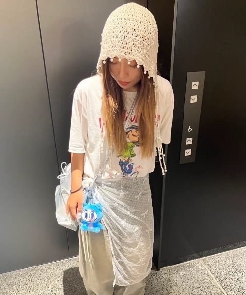 SPINNS（スピンズ）の「ミニパール付 サマーニットキャップ（ニットキャップ/ビーニー・レディース・ブラック/アイボリー/レッド・ONESIZE）」の21枚目の写真