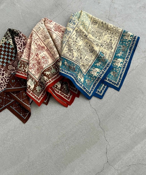 CANAL JEAN（キャナルジーン）の「El mar　コットンプリントバンダナ（バンダナ/スカーフ・レディース・ブルー/ブラウン/レッド・ONE SIZE）」の4枚目の写真