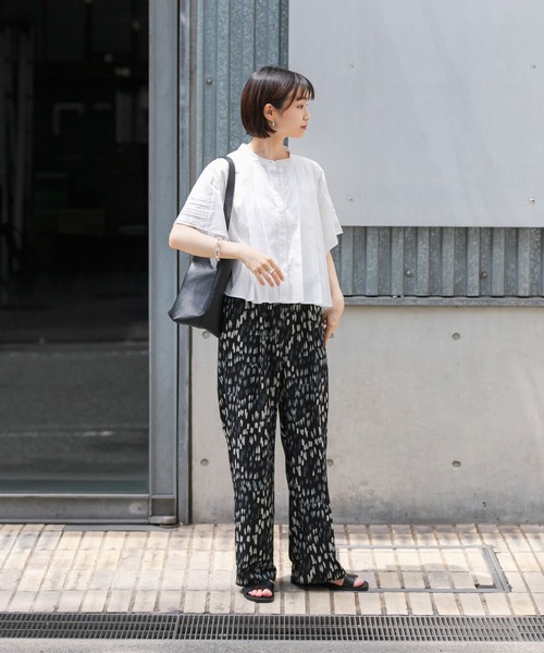 URBAN RESEARCH（アーバンリサーチ）の「ブラッシュプリントギャザーパンツ（その他パンツ・レディース・ブラック系その他/ホワイト系その他・FREE）」の8枚目の写真