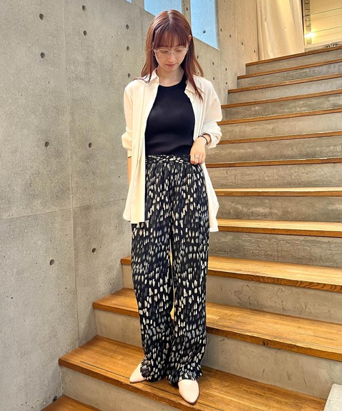 URBAN RESEARCH（アーバンリサーチ）の「ブラッシュプリントギャザーパンツ（その他パンツ・レディース・ブラック系その他/ホワイト系その他・FREE）」の18枚目の写真