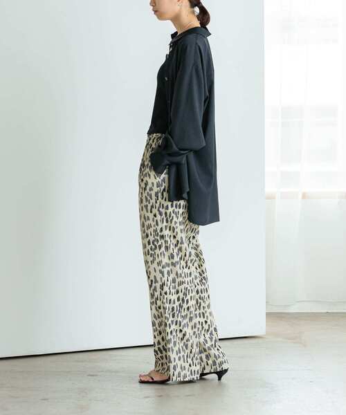 URBAN RESEARCH（アーバンリサーチ）の「ブラッシュプリントギャザーパンツ（その他パンツ・レディース・ブラック系その他/ホワイト系その他・FREE）」の22枚目の写真