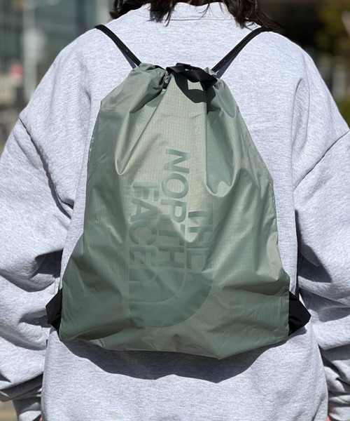 THE NORTH FACE(ザノースフェイス)の「【THE NORTH FACE】PF SAC PACK / ピーエフサックパック(ショルダーバッグ・メンズ・グリーン系その他/ブラック/グリーン/ベージュ系その他/ブルー系その他/パープル/グリーン系その他2・FREE)」の3枚目の写真