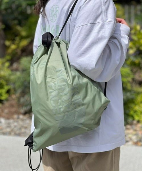 THE NORTH FACE(ザノースフェイス)の「【THE NORTH FACE】PF SAC PACK / ピーエフサックパック(ショルダーバッグ・メンズ・グリーン系その他/ブラック/グリーン/ベージュ系その他/ブルー系その他/パープル/グリーン系その他2・FREE)」の5枚目の写真