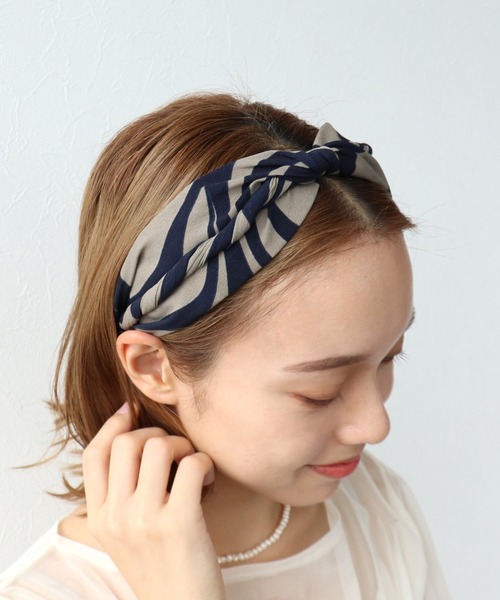 Three Four Time（ｽﾘｰﾌｫｰﾀｲﾑ）の「ニュアンスラインプリントカチューシャ（カチューシャ・レディース・カーキ/ブルー/ブラウン・FREE）」の9枚目の写真