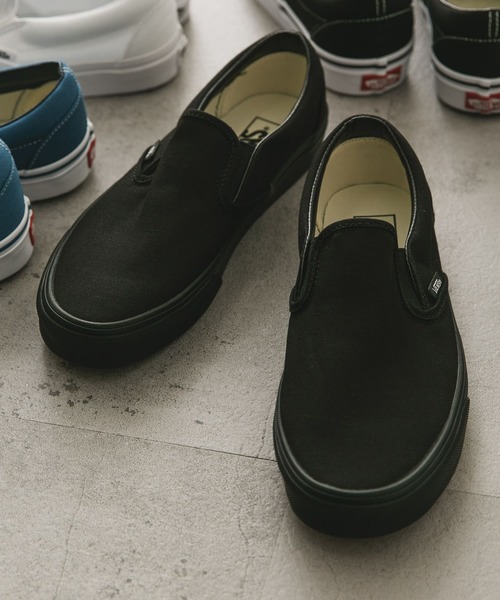 VANS（バンズ）の「VANS　UA Classic Slip-On（スニーカー・メンズ・ネイビー/チェック/ホワイト/ブラック系その他/ブラック・8/8.5/9.5/10/9）」の2枚目の写真