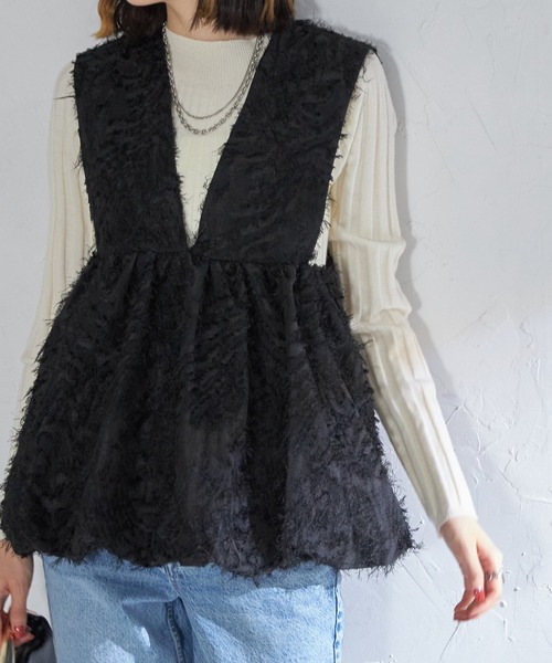 each（イーチ）の「深Vネックフリンジジャガードバルーンペプラムベスト（ベスト・レディース・ブラック/アイボリー・FREE）」の17枚目の写真